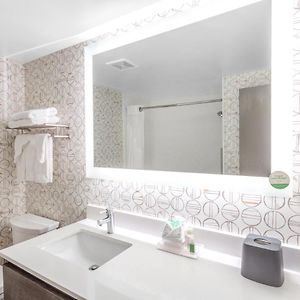 One-Bedroom King Suite Spa Bath